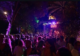 Fiesta ambientada en los años 80 en el Festival Noches Mágicas