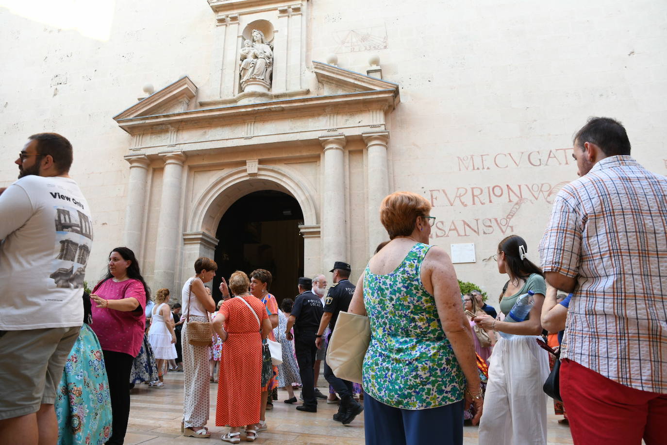 Alicante rinde homenaje a su patrona