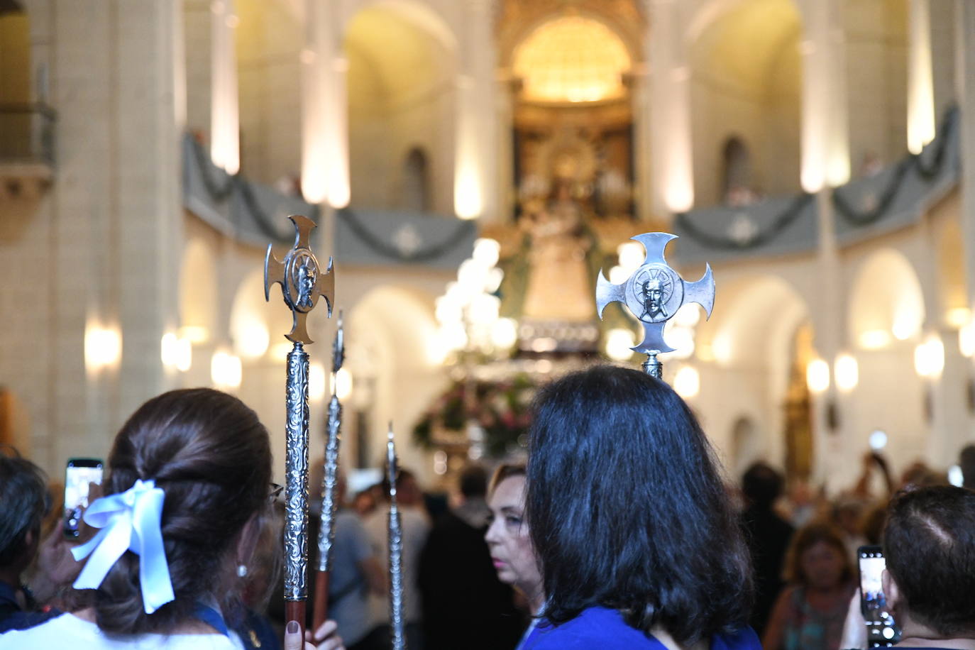 Alicante rinde homenaje a su patrona