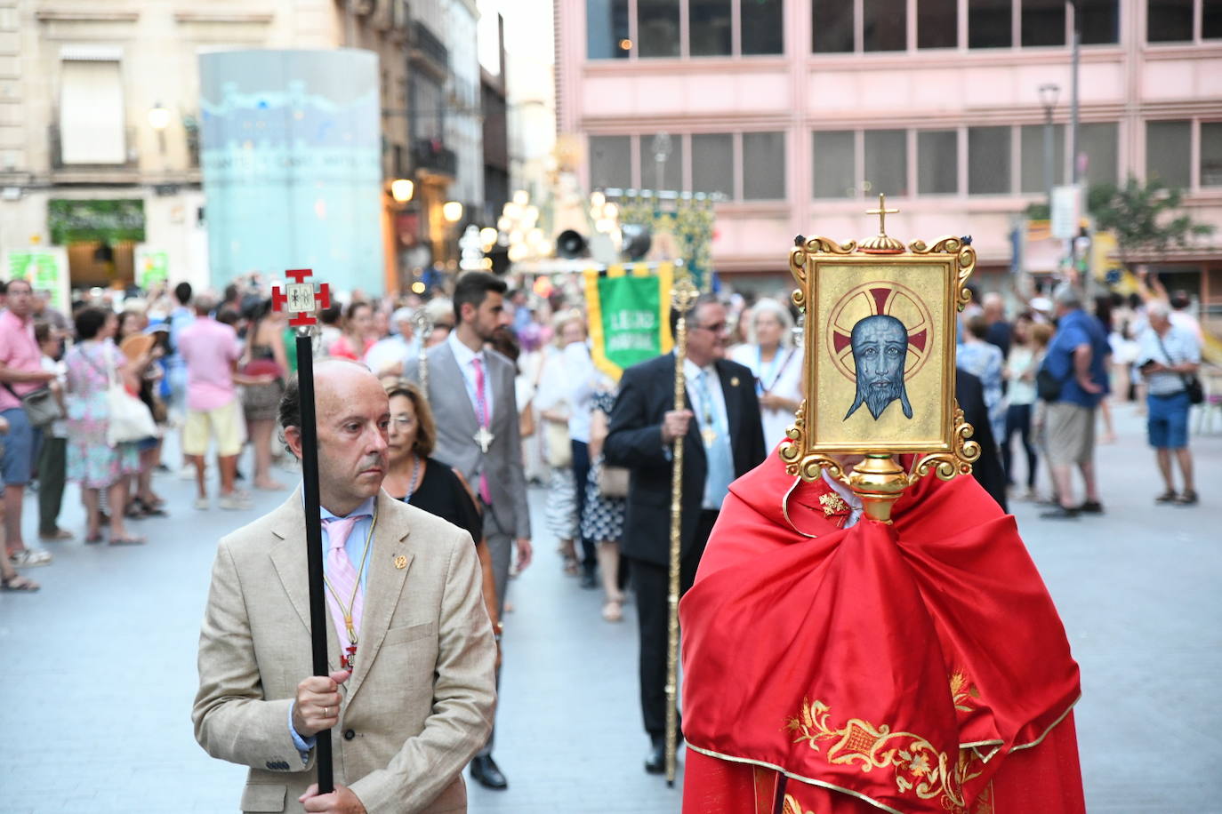 Alicante rinde homenaje a su patrona