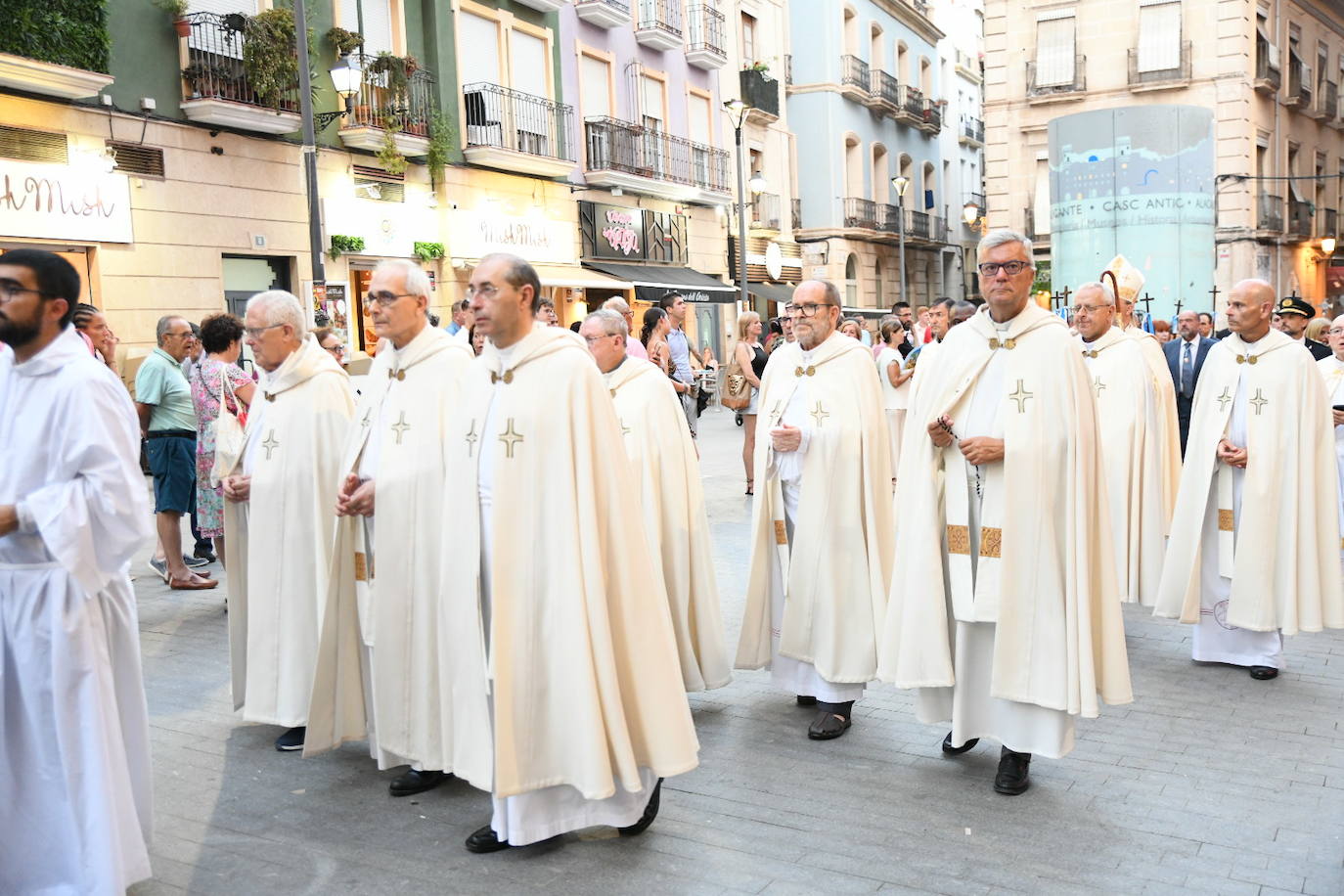 Alicante rinde homenaje a su patrona