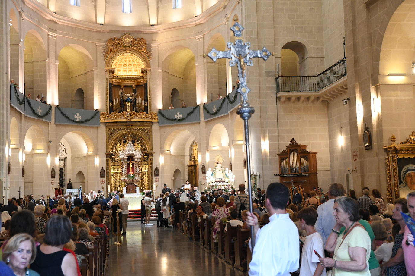 Alicante rinde homenaje a su patrona
