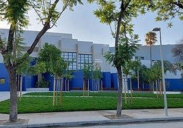 Parte renovada del entorno del Tossal junto al pabellón Pitiu Rochel