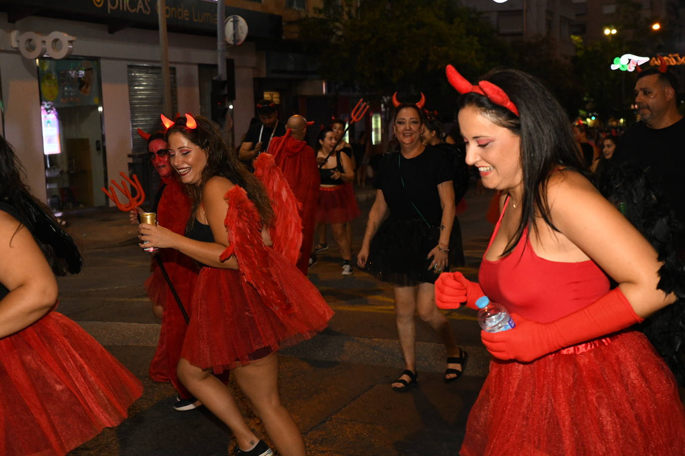 La Retreta de los Moros y Cristianos de Altozano llena de color el barrio