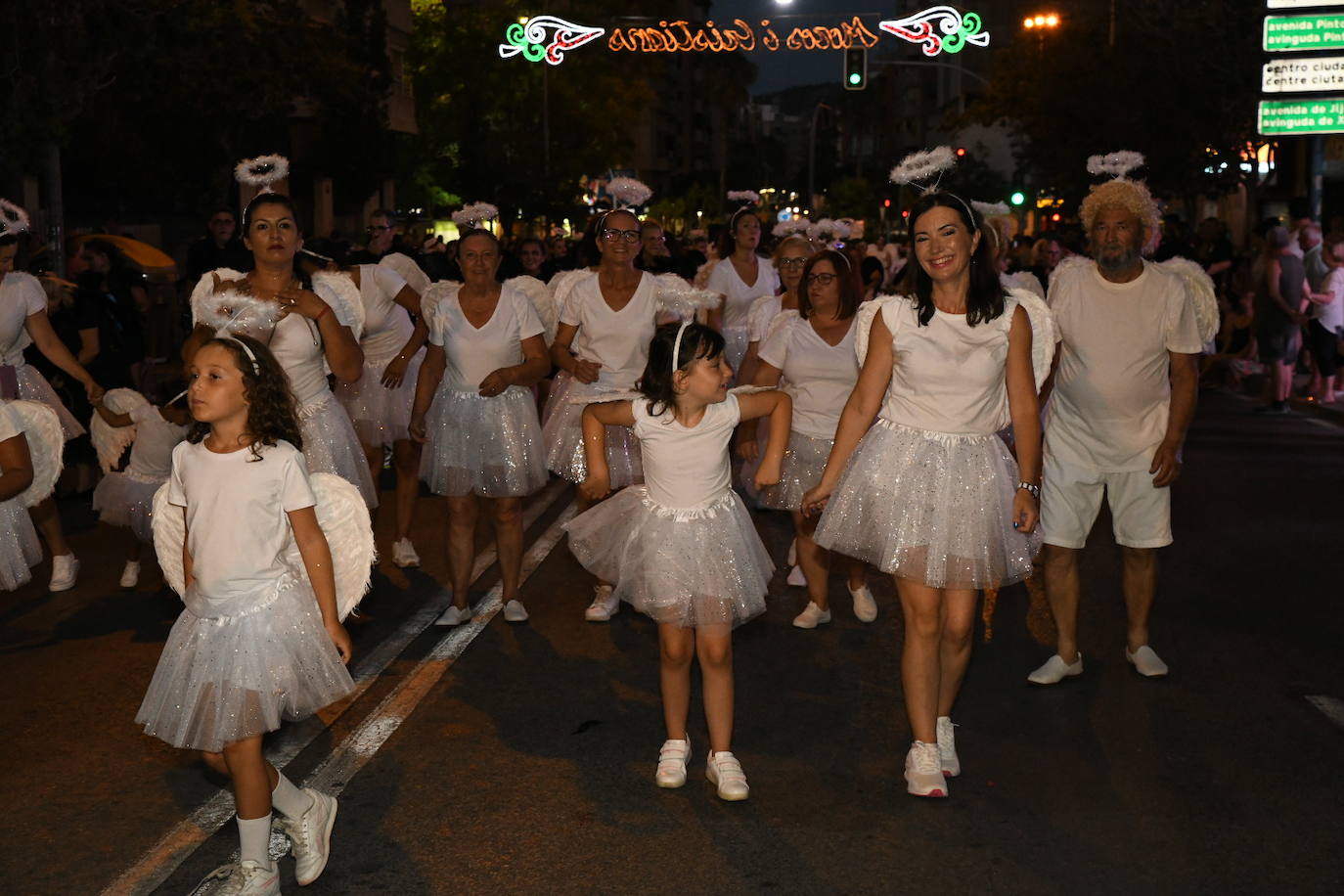 La Retreta de los Moros y Cristianos de Altozano llena de color el barrio