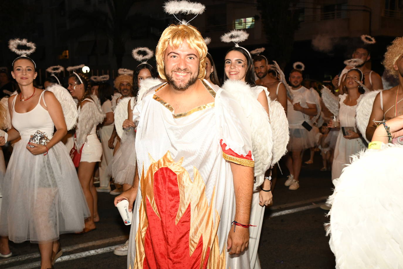 La Retreta de los Moros y Cristianos de Altozano llena de color el barrio