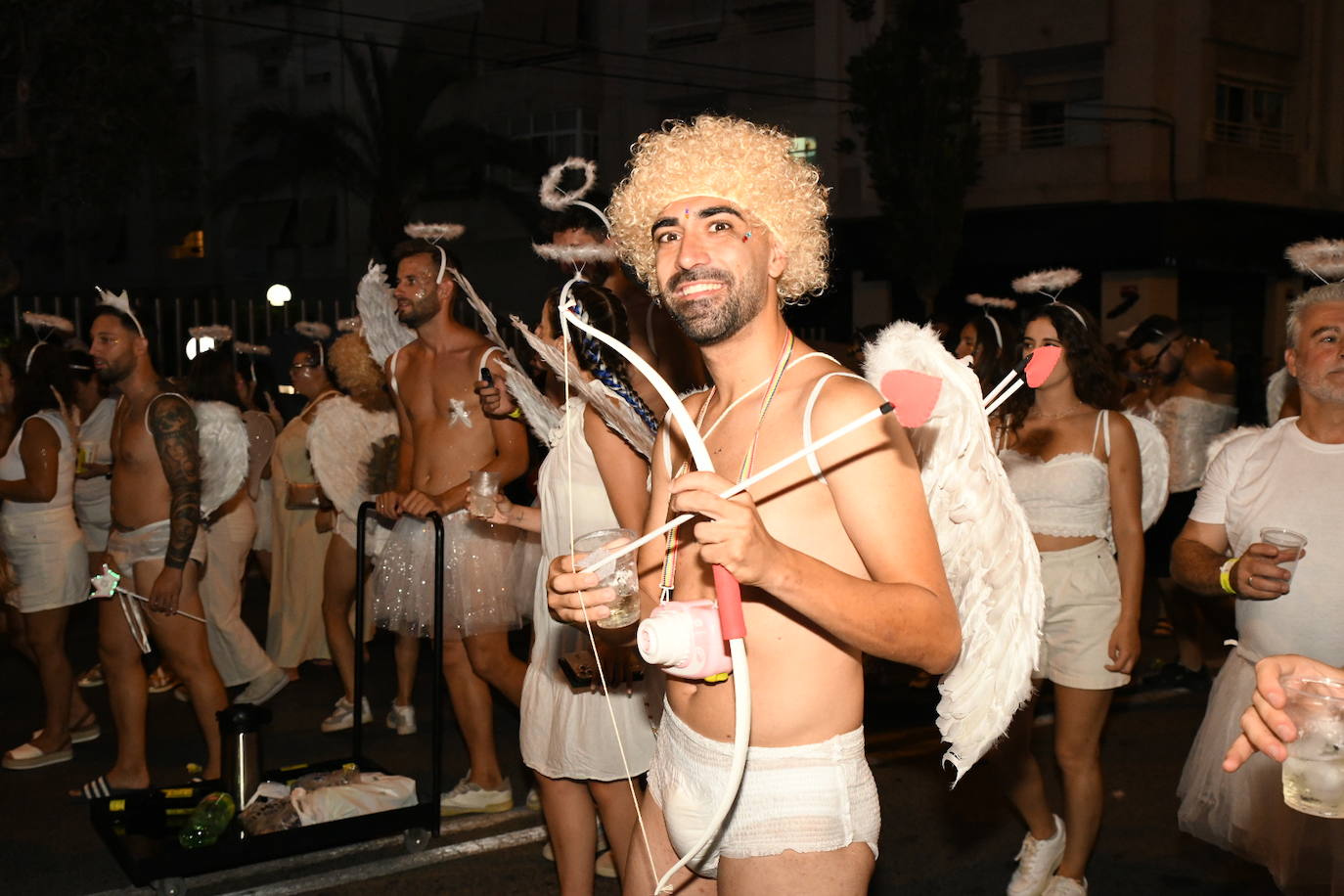 La Retreta de los Moros y Cristianos de Altozano llena de color el barrio