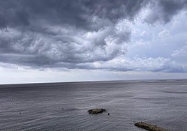 La lluvia descarga sobre Calp.