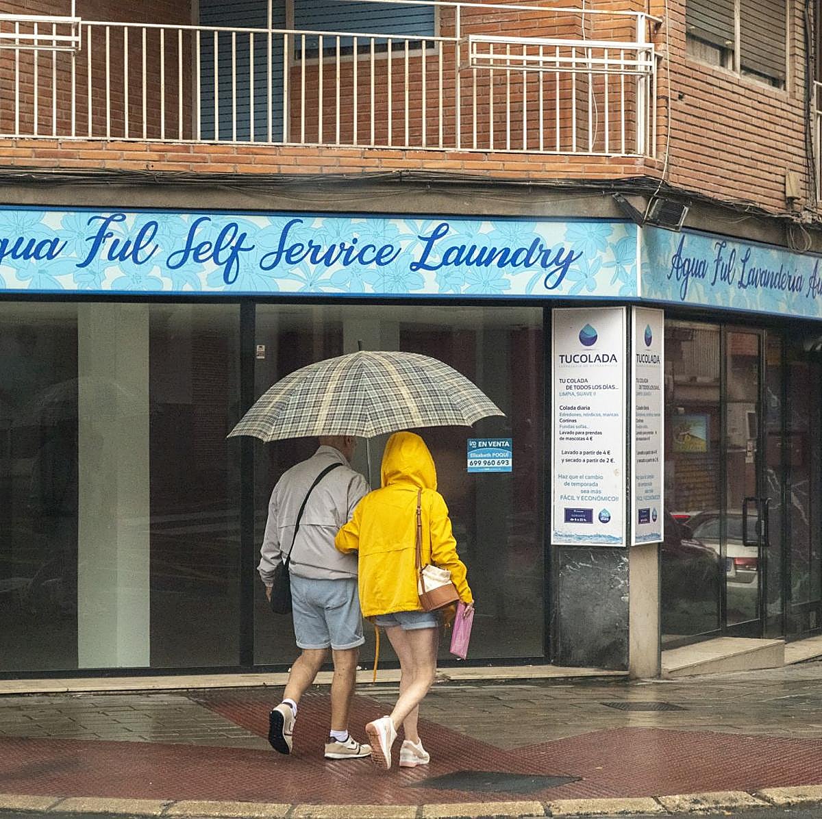 Imagen principal - El precio de la obra nueva se dispara en los municipios del litoral alicantino