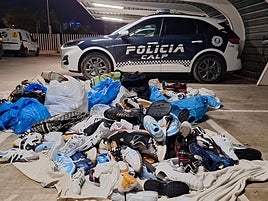 Los objetos incautados son en su mayoría prendas deportivas, bolsos y complementos