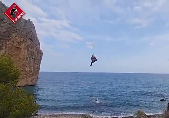 Rescate del joven en helicóptero.