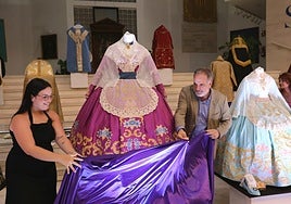 Presentación de los trajes.