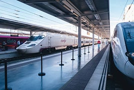 Trenes de Avlo, Renfe y Ouigo en la estación de Alicante.
