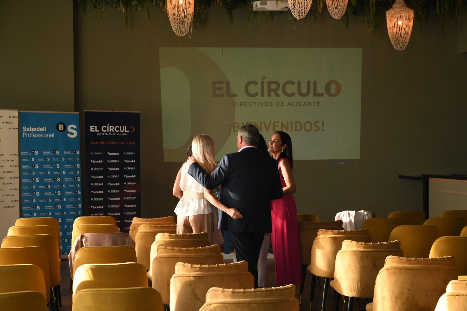 Eva Toledo, reelegida presidenta de El Círculo-Directivos de Alicante