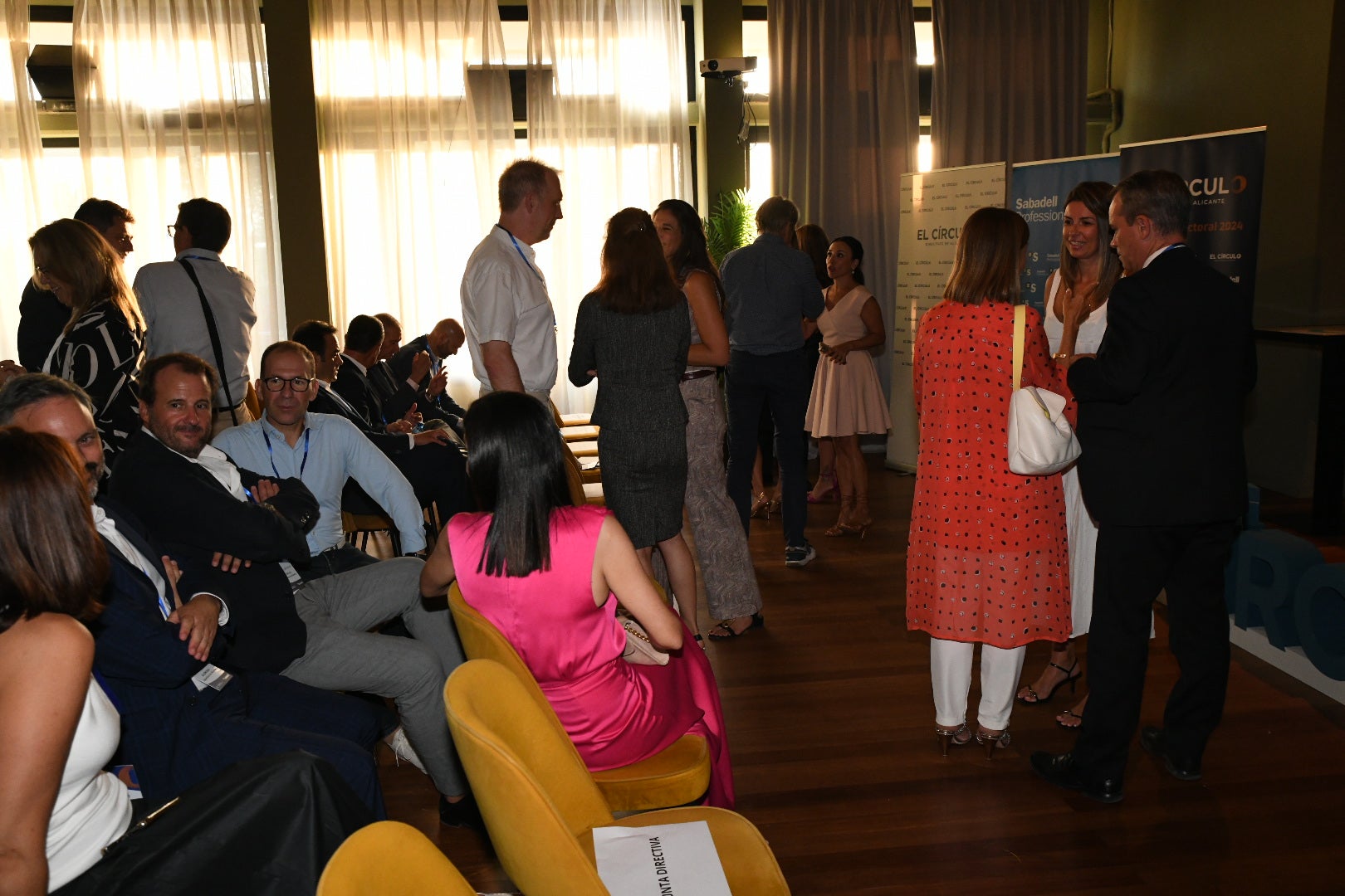 Eva Toledo, reelegida presidenta de El Círculo-Directivos de Alicante