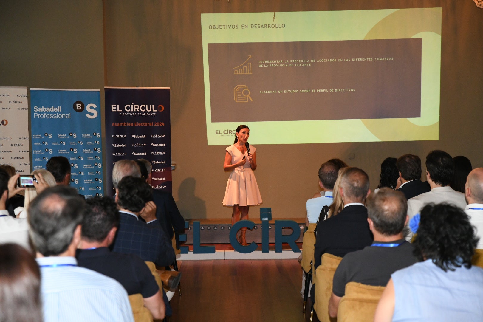 Eva Toledo, reelegida presidenta de El Círculo-Directivos de Alicante