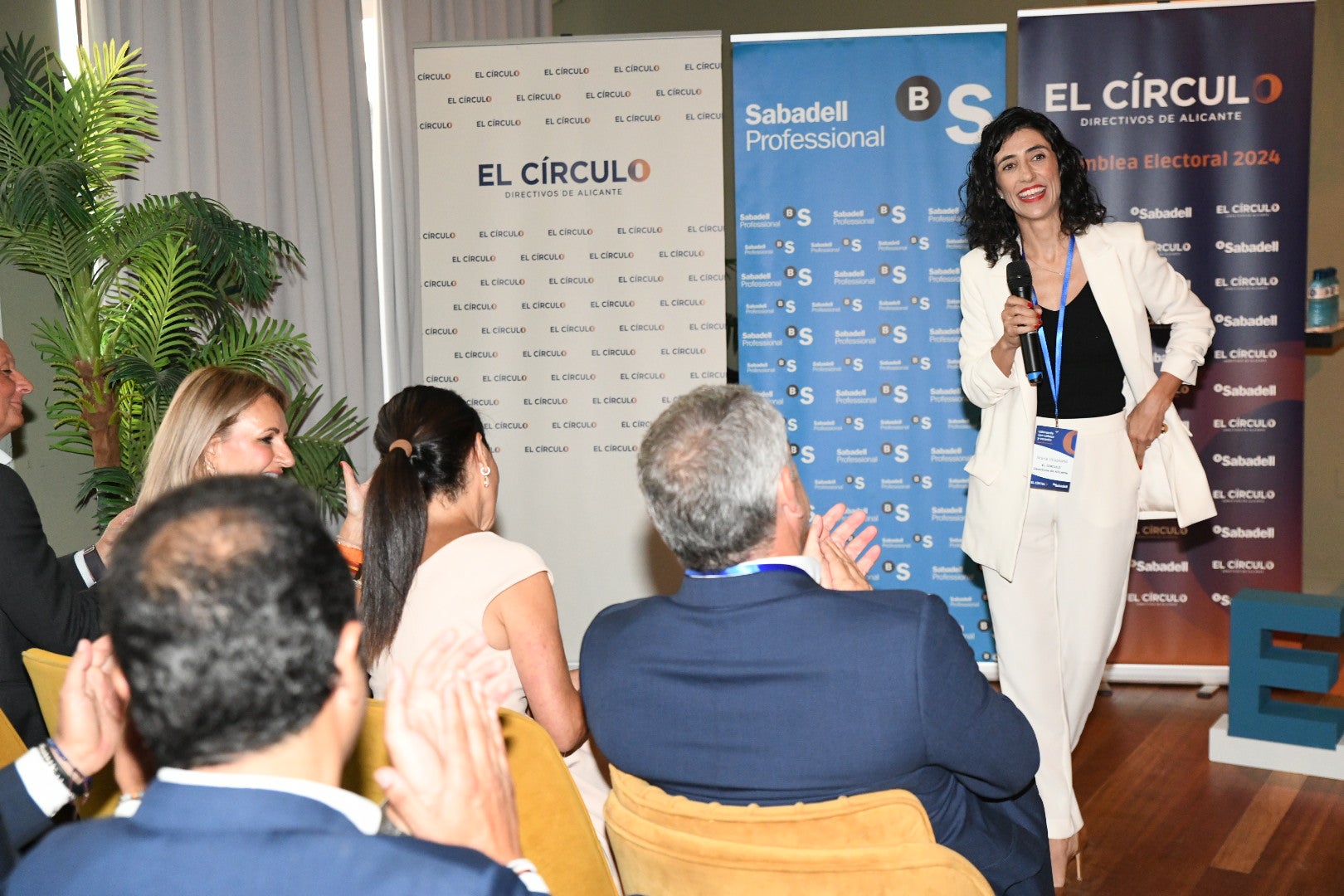 Eva Toledo, reelegida presidenta de El Círculo-Directivos de Alicante