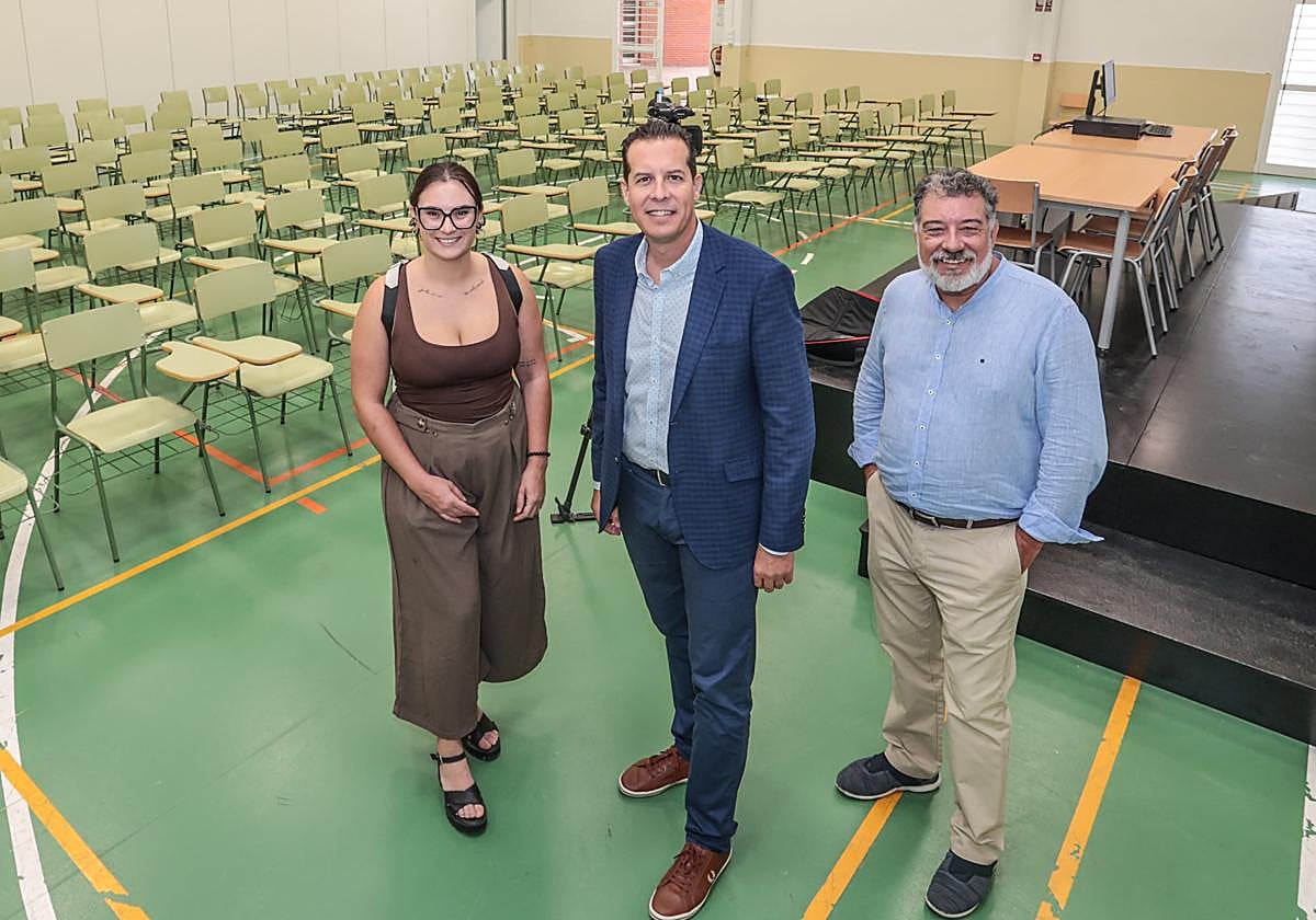 Visita del alcalde de Elda, Rubén Alfaro, al CIPFP Valle de Elda.