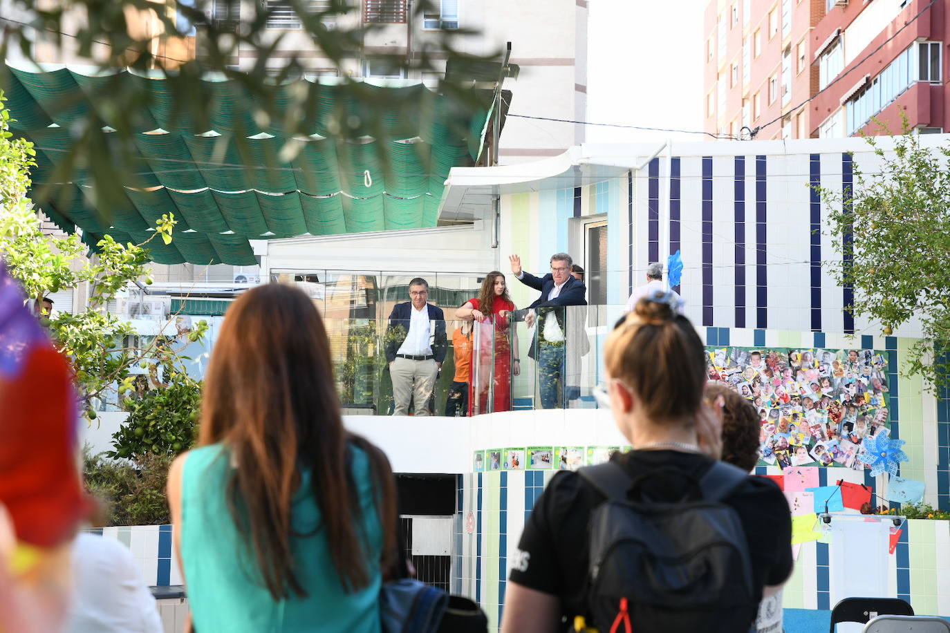 Así ha sido la visita de Feijóo a la escuela infantil Garabatos de Alicante
