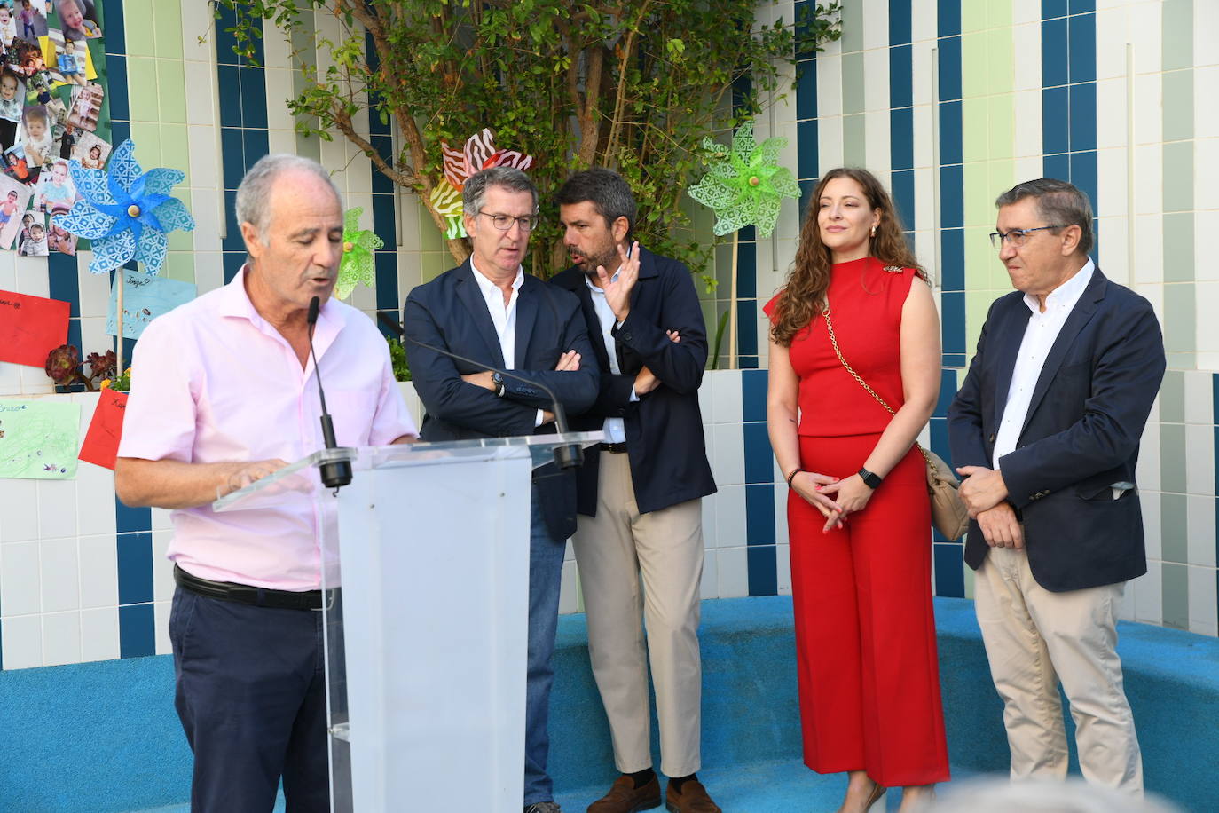 Así ha sido la visita de Feijóo a la escuela infantil Garabatos de Alicante