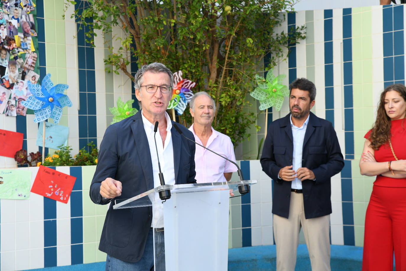 Así ha sido la visita de Feijóo a la escuela infantil Garabatos de Alicante