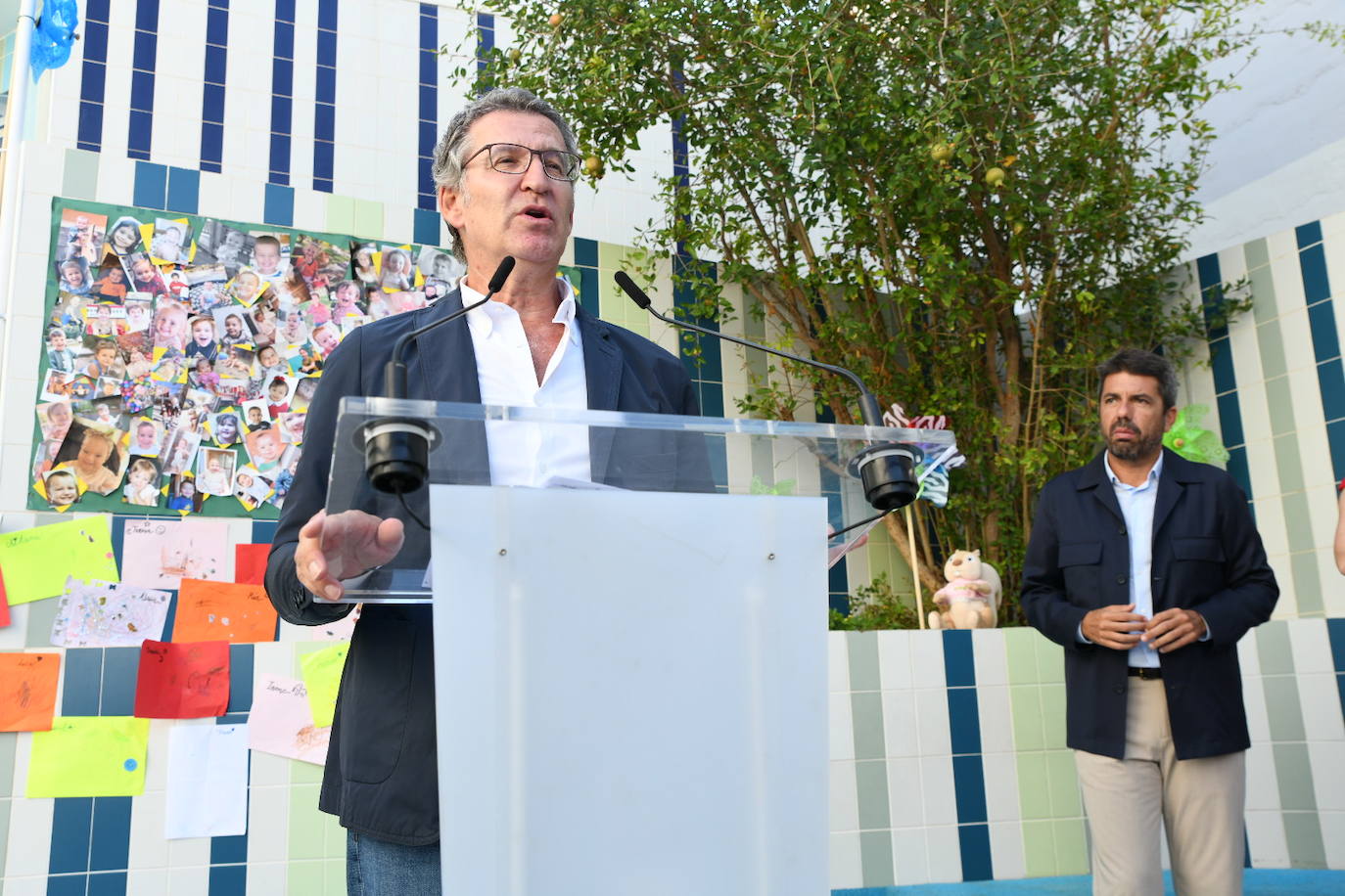 Así ha sido la visita de Feijóo a la escuela infantil Garabatos de Alicante