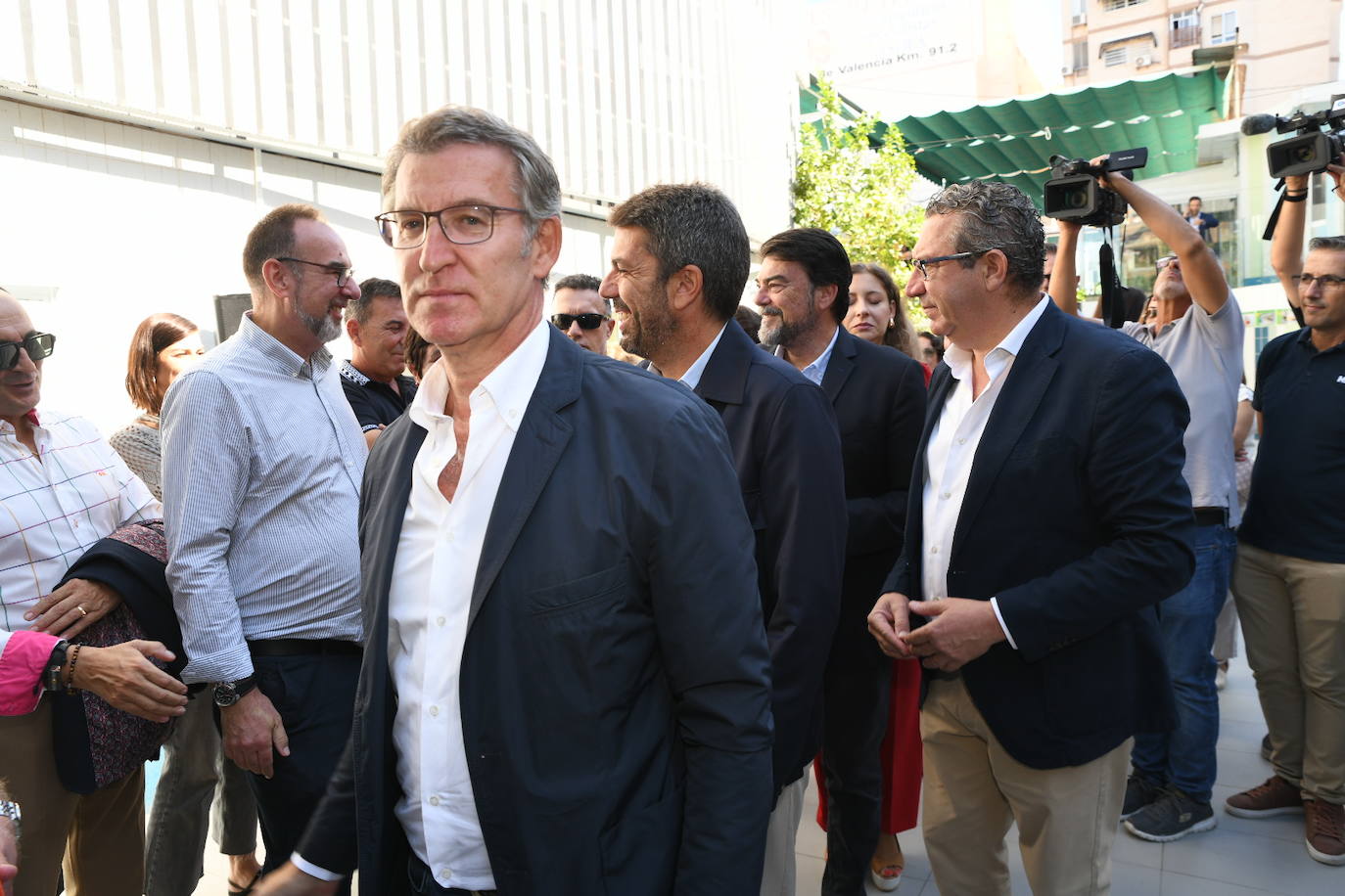 Así ha sido la visita de Feijóo a la escuela infantil Garabatos de Alicante