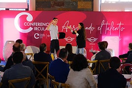 Alex Roca conquista al público de las Conferencias Circulares con su historia de superación