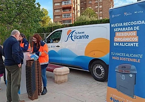 Campaña informativa sobre el uso del contenedor marrón en Alicante.