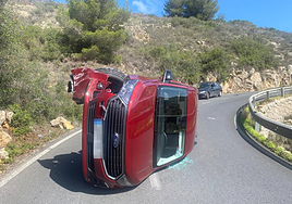 El coche donde viajaban las religiosas.