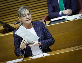 La portavoz de Política Social del Grupo Parlamentario Popular en Les Corts, Elena Bastidas, durante una intervención.