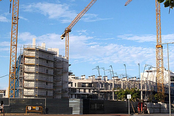 Viviendas en construcción en Dénia.