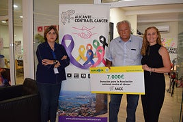 Lidia Bernabeu, directora de Responsabilidad Social Corporativa de Hiperber, junto a Pablo Enríquez, presidente de la asociación.