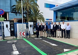 Inauguración de los dos puntos de recarga para vehículos eléctricos.