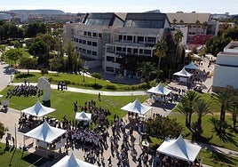 Stands de la noche de la investigación en la Universidad de Alicante.