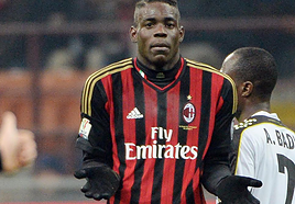El delantero italiano Mario Balotelli durante un encuentro con el Milán.