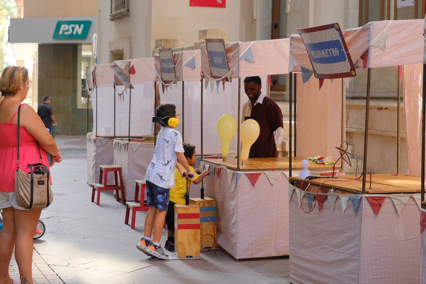 Las calles de Alicante se llenan con un sinfín de actividades