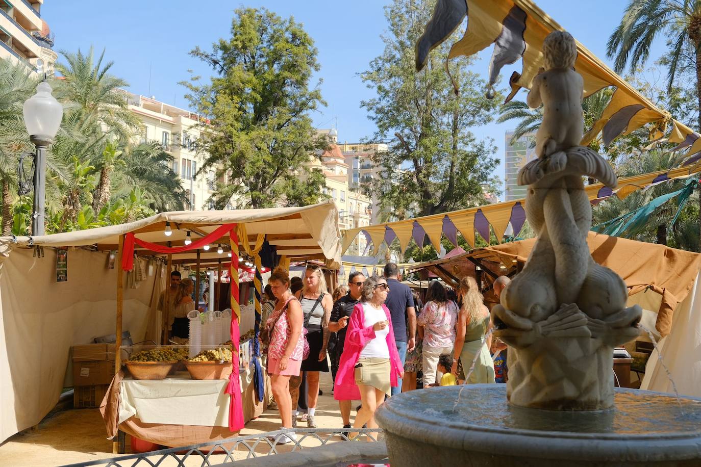 Las calles de Alicante se llenan con un sinfín de actividades