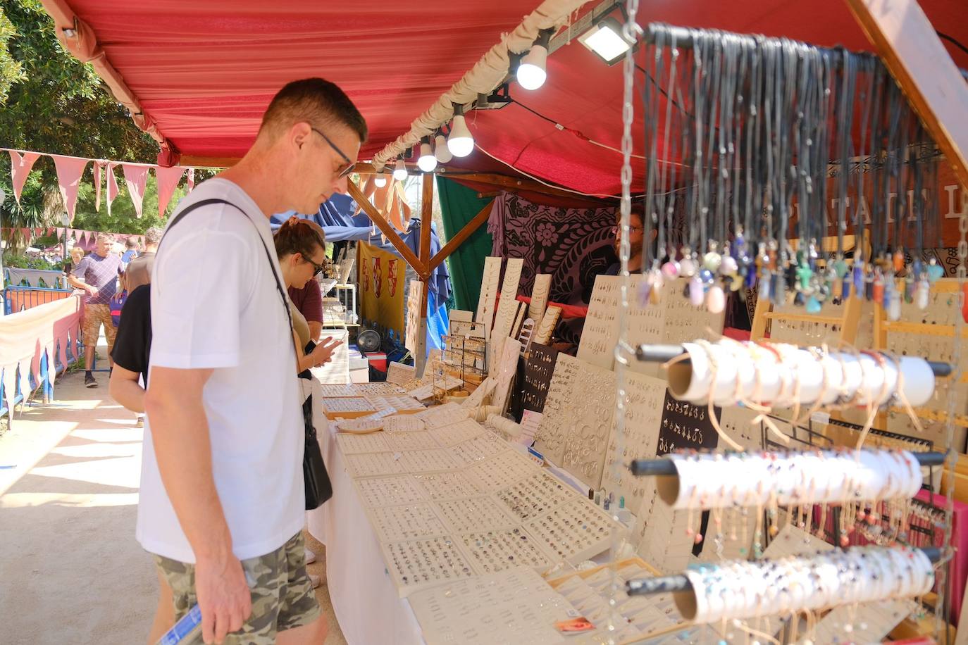 Las calles de Alicante se llenan con un sinfín de actividades