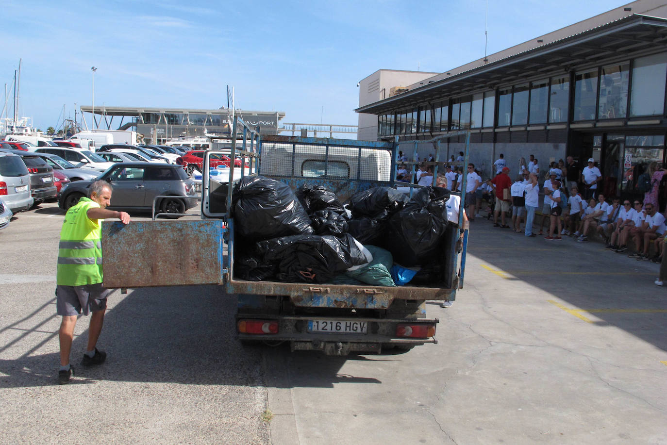 Dénia se vuelca con la limpieza de los fondos marinos