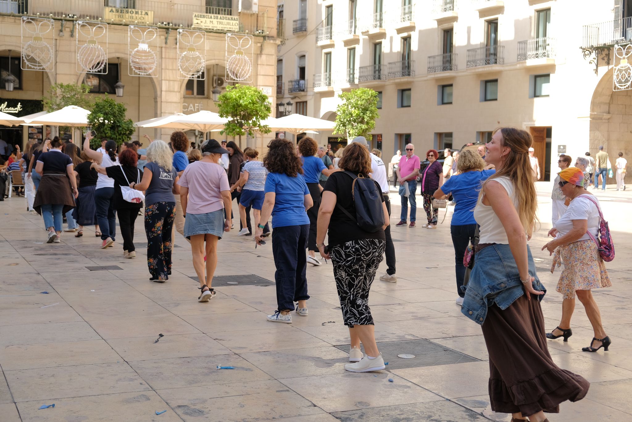 Alicante recupera sus danzas tradicionales por el 9 d&#039;Octubre