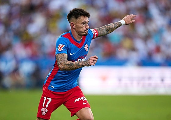 Josan Ferrández, durante un partido con el Elche de esta temporada.