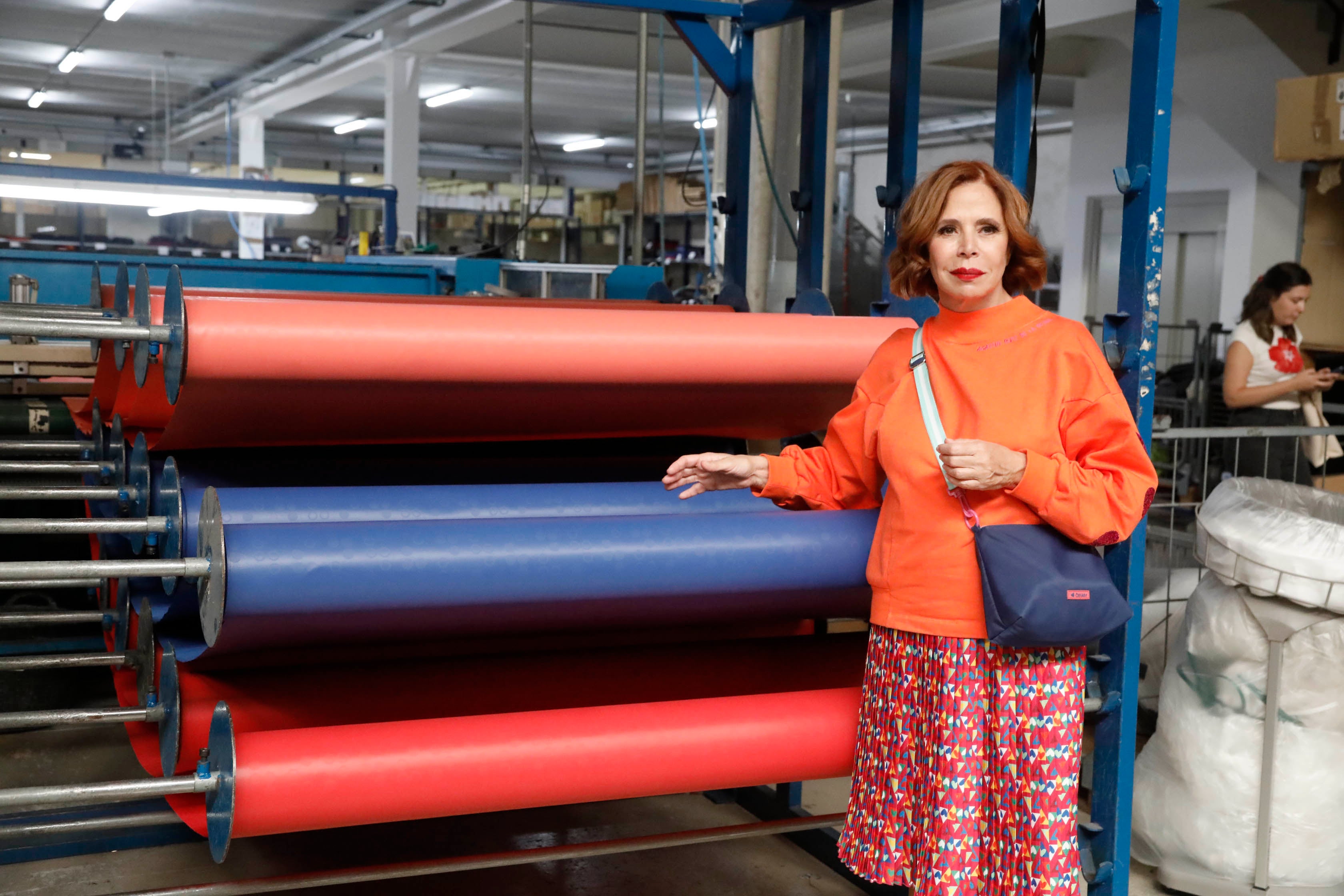 La nueva colección de carros de la compra de Rolser diseñados por Agatha Ruiz de la Prada, en imágenes