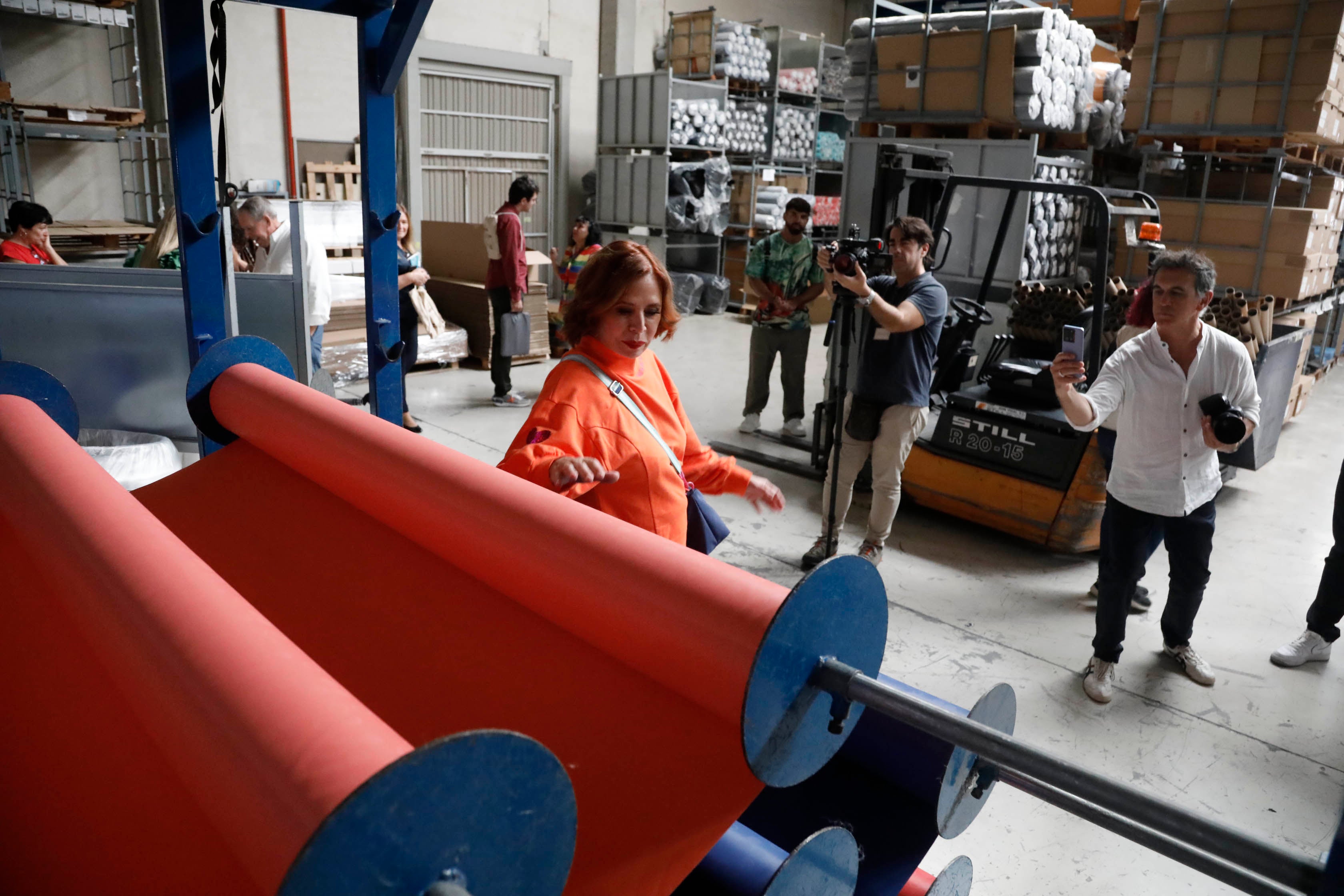 La nueva colección de carros de la compra de Rolser diseñados por Agatha Ruiz de la Prada, en imágenes