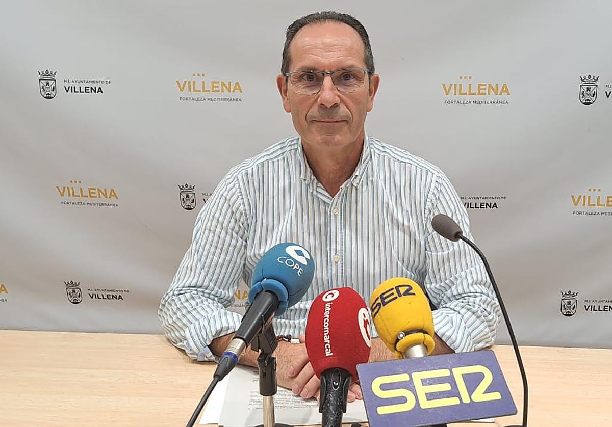 El Concejal de Fiestas, Pepe Ferri, durante la presentación de la feria.