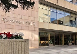 Fachada del Ayuntamiento de Elche.