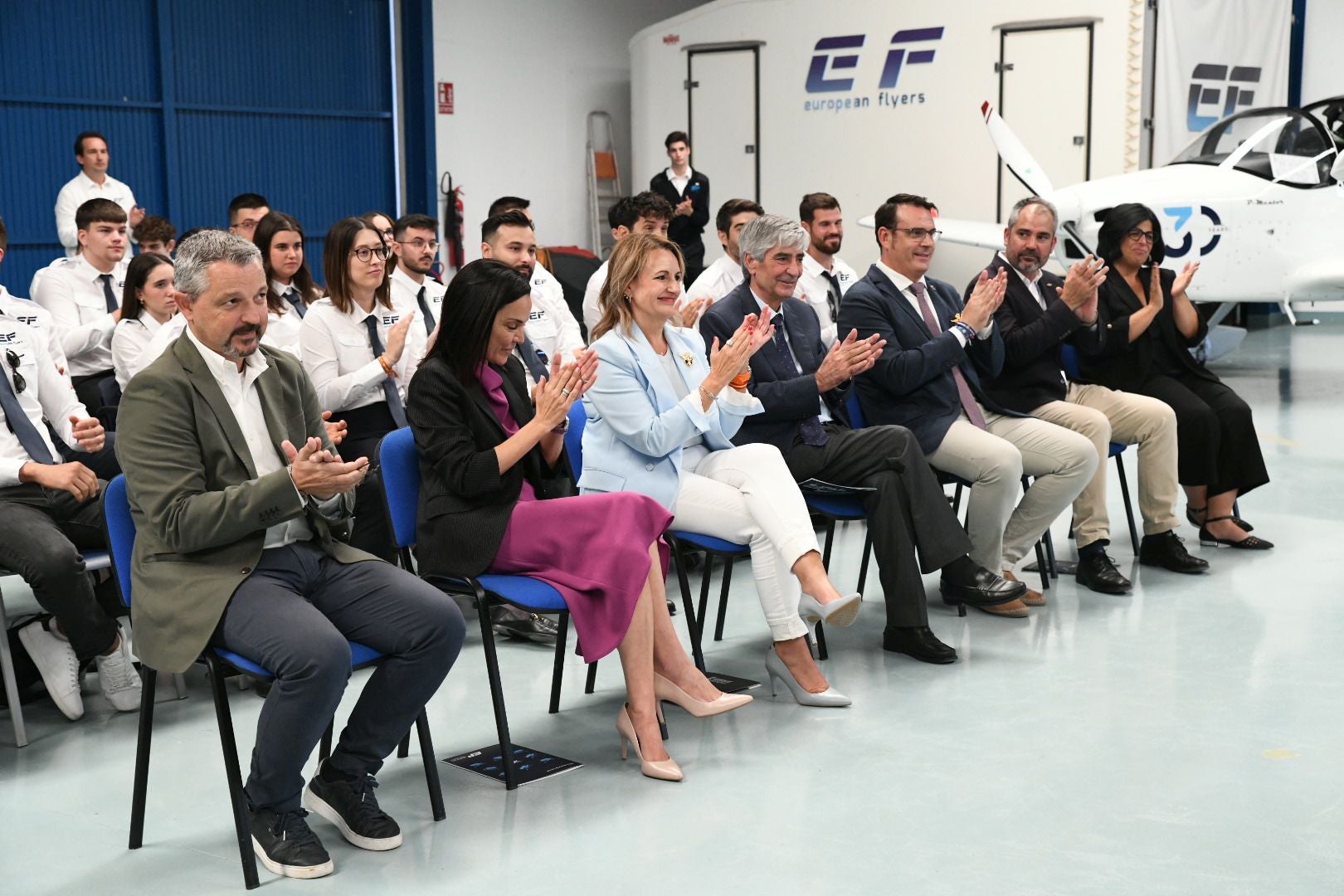 El 'Top Gun' de un pueblo de Alicante que enseña a volar a los mejores pilotos