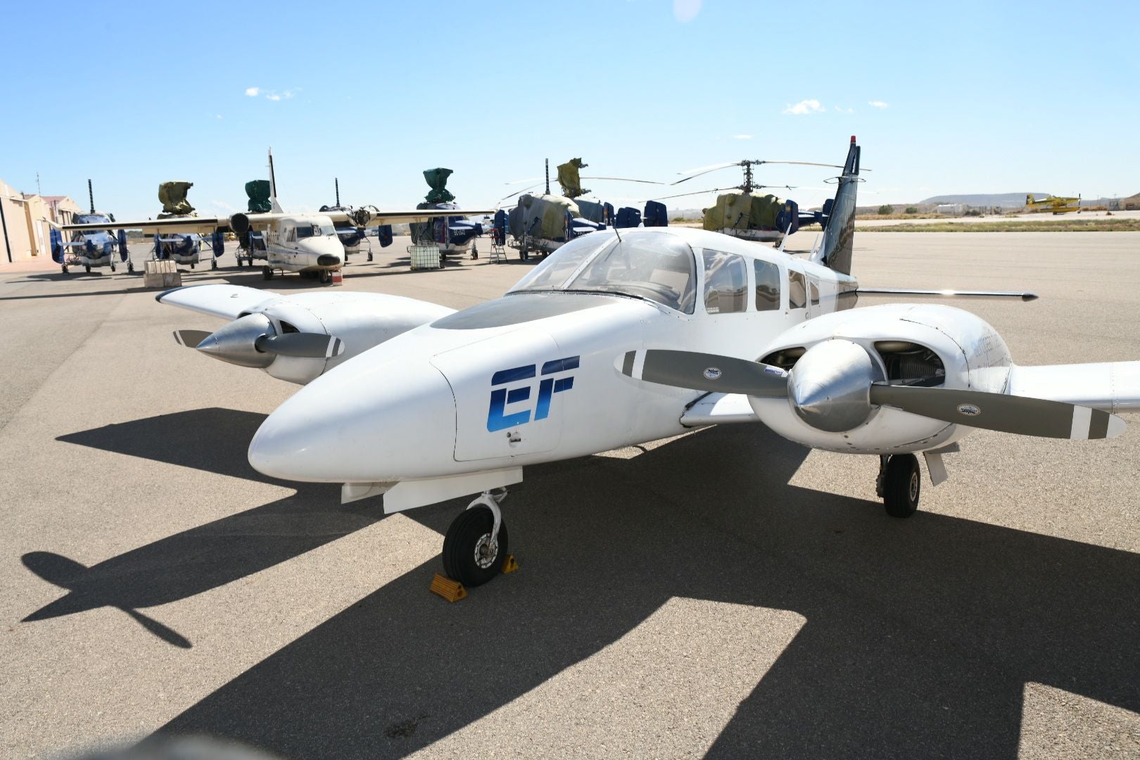 El 'Top Gun' de un pueblo de Alicante que enseña a volar a los mejores pilotos