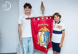 Comisionado de la foguera Alfonso El Sabio, Agustín Gómez Rey, a la derecha.