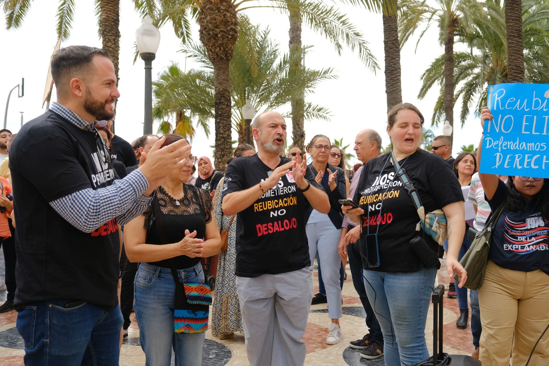 «Aquí yacen 45 años de mercado», los &#039;hippies&#039; de la Explanada firman su epitafio